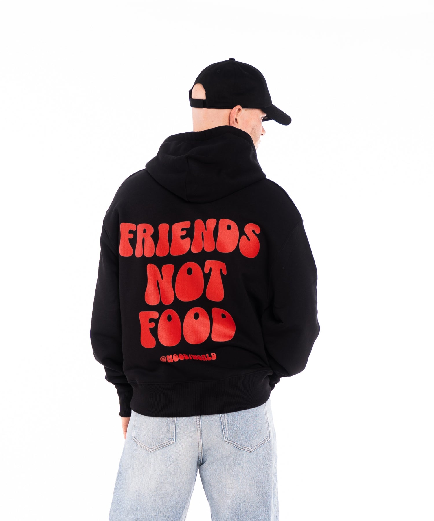 'SAVE OUR EARTH' Organic Oversize Hoodie in der Farbe Black getragen von einem männlichen Model