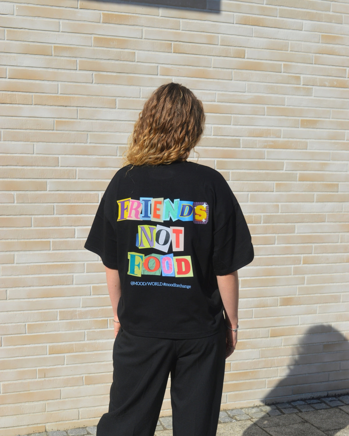 'FRIENDS NOT FOOD Letters' - Organic Oversize Shirt